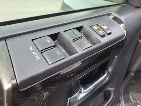 Used 2018 Toyota 4Runner TRD Off-Road Premium AWD/4WD image 11