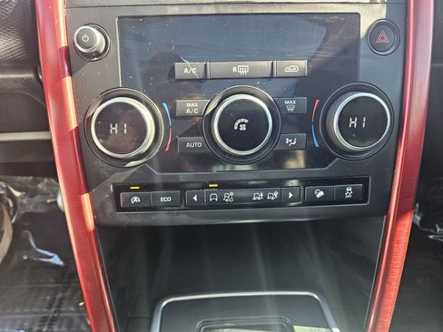 Used 2017 Land Rover Discovery Sport HSE image 11