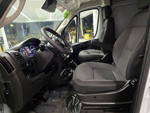 Used 2024 RAM ProMaster 2500 w/ Convenience Group image 16