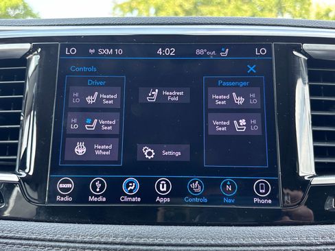 Used 2018 Chrysler Pacifica Limited image 26