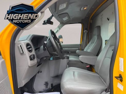 Used 2022 Ford E-350 and Econoline 350 Super Duty RWD image 9
