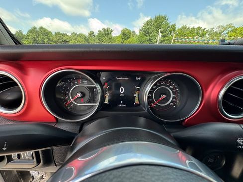 Used 2021 Jeep Gladiator Rubicon AWD/4WD image 24