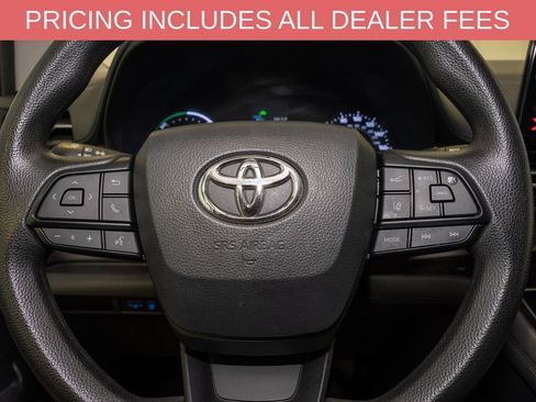 Used 2024 Toyota Sienna LE FWD image 17