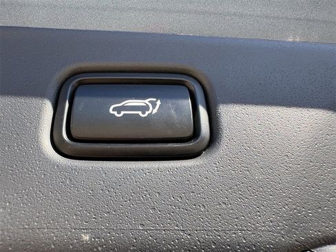 Used 2023 Kia Niro SX Touring image 29