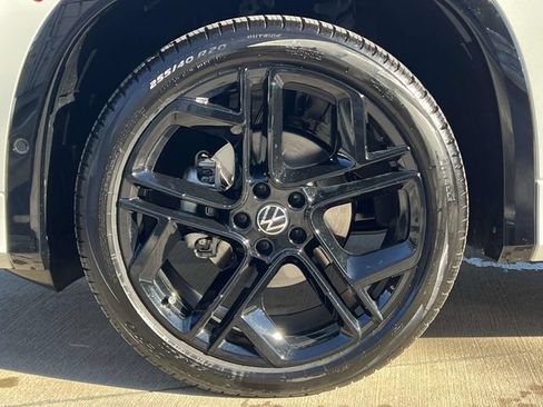 New 2026 Volkswagen Tiguan SE R-Line FWD image 6