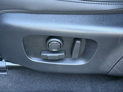 Used 2025 Land Rover Discovery Sport S image 16