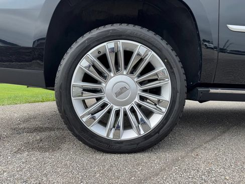 Used 2018 Cadillac Escalade ESV Platinum AWD/4WD image 16