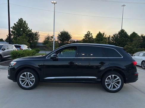Used 2025 Audi Q7 3.0T Premium Plus AWD/4WD image 2