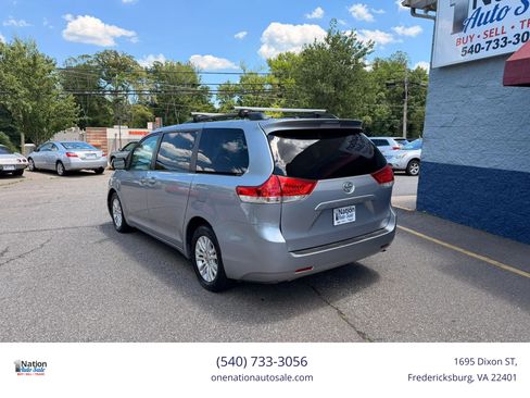 Used 2012 Toyota Sienna XLE w/ Entertainment Pkg FWD image 4
