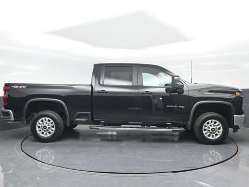 Used 2025 Chevrolet Silverado 2500 LT w/ Convenience Package AWD/4WD image 3