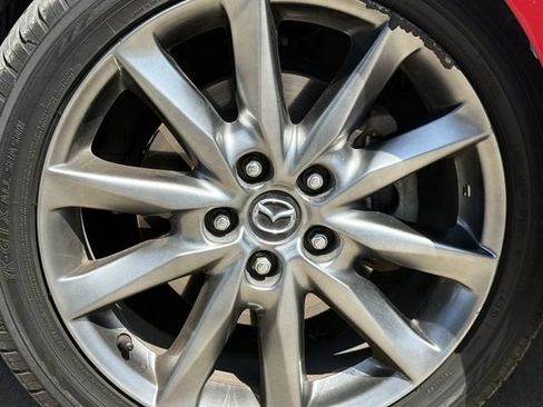 Used 2018 MAZDA MAZDA3 Grand Touring w/ Premium Equipment Package FWD image 9