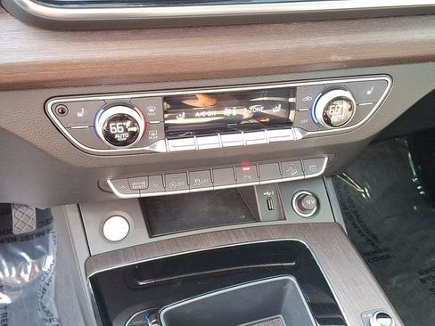 Used 2022 Audi Q5 2.0T Premium w/ Convenience Package image 13