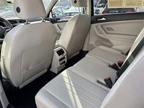Certified 2022 Volkswagen Tiguan SE image 10