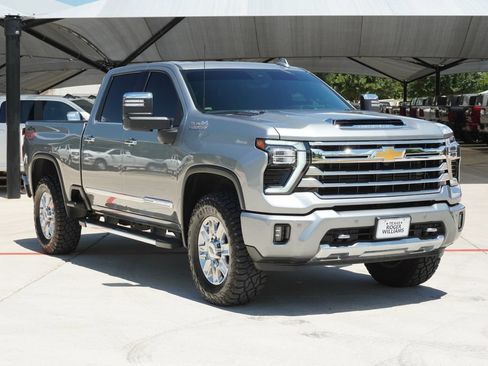 Used 2025 Chevrolet Silverado 2500 High Country w/ Technology Package AWD/4WD image 7