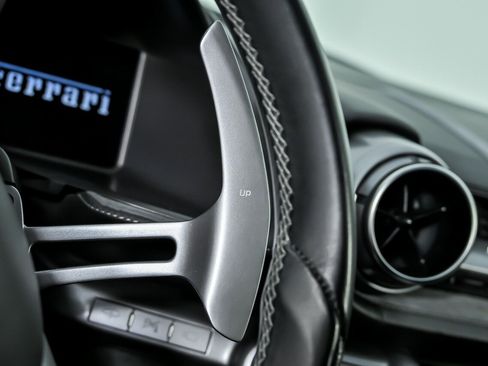 Used 2018 Ferrari 812 Superfast RWD image 30