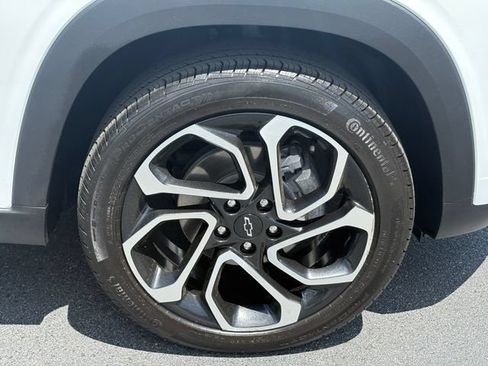 Used 2025 Chevrolet Trax RS w/ Driver Confidence Package FWD image 29