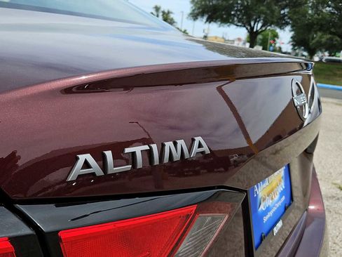 Used 2025 Nissan Altima 2.5 SV FWD image 11