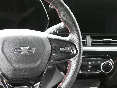 Used 2025 Chevrolet Trax RS w/ Driver Confidence Package FWD image 26