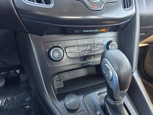Used 2018 Ford Focus SE FWD image 12