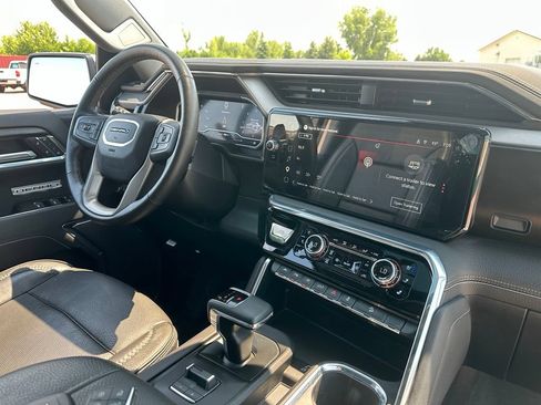 Used 2025 GMC Sierra 1500 Denali AWD/4WD image 31