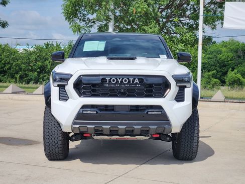 Used 2026 Toyota Tacoma TRD Pro AWD/4WD image 2