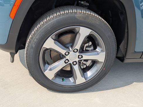 New 2026 Jeep Grand Cherokee L Limited AWD/4WD image 9