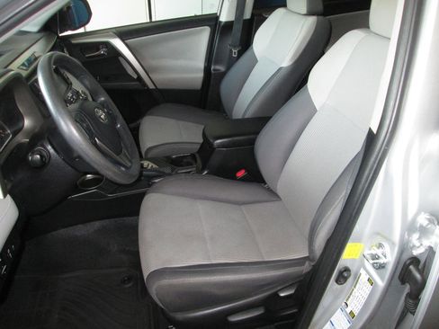 Used 2014 Toyota RAV4 XLE AWD/4WD image 5