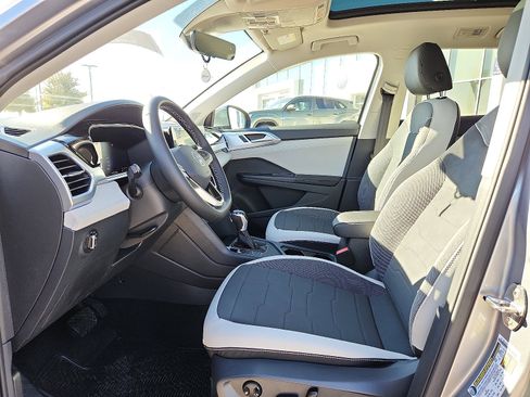 New 2026 Volkswagen Taos SE image 12
