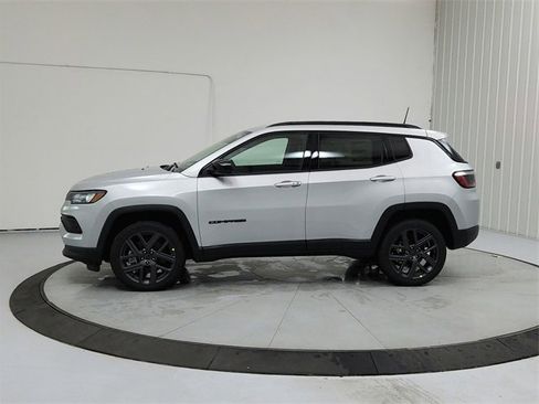 New 2026 Jeep Compass Latitude image 4