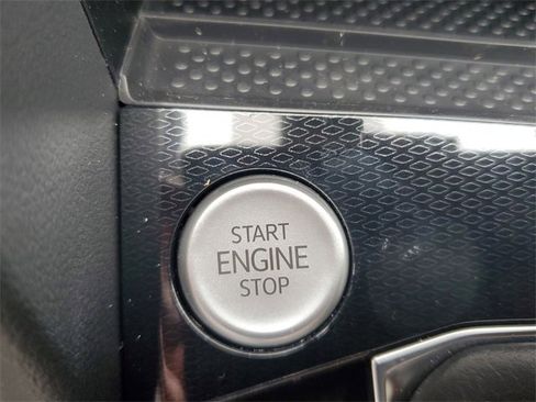 New 2025 Volkswagen Taos SE image 33