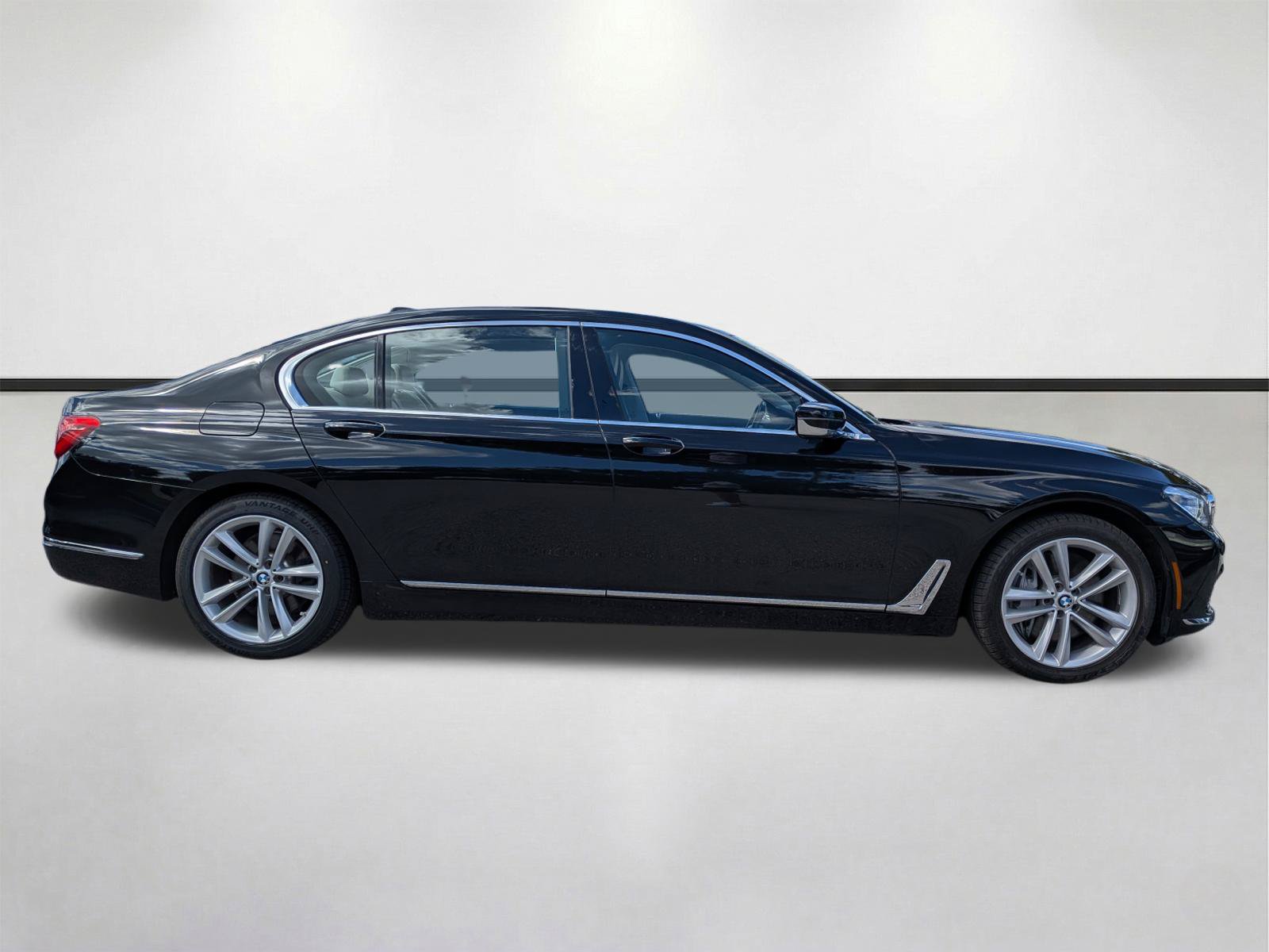Used 2018 BMW 750i xDrive AWD/4WD image 3