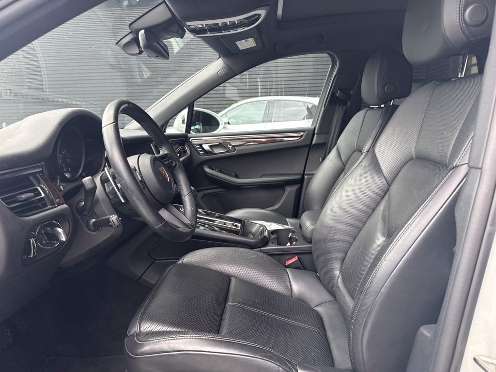Certified 2024 Porsche Macan AWD/4WD image 6
