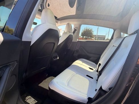 Used 2025 Tesla Model Y Long Range AWD/4WD image 9