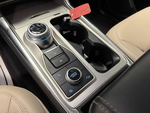 Used 2023 Ford Explorer XLT w/ Equipment Group 202A image 15