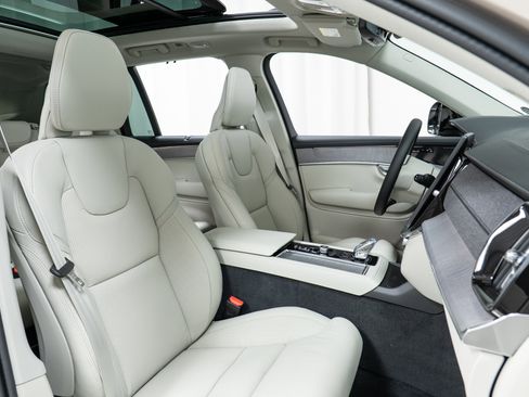 New 2026 Volvo XC90 B6 Ultra w/ Protection Package image 22