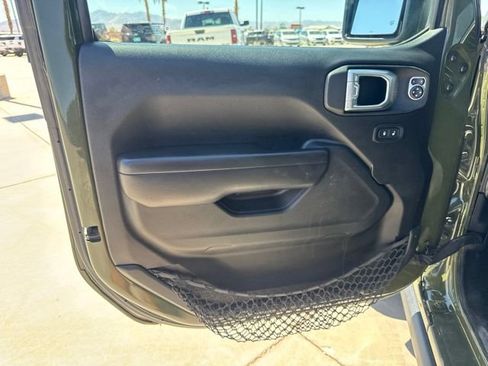 Certified 2021 Jeep Gladiator Sport AWD/4WD image 17