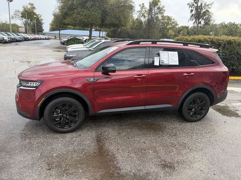 Used 2023 Kia Sorento S image 2