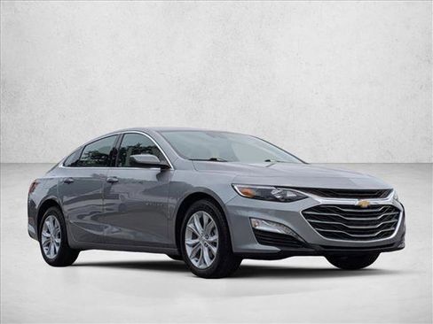 Used 2025 Chevrolet Malibu LT FWD image 3