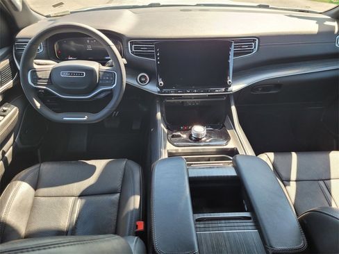 Used 2023 Jeep Wagoneer L Series II image 14