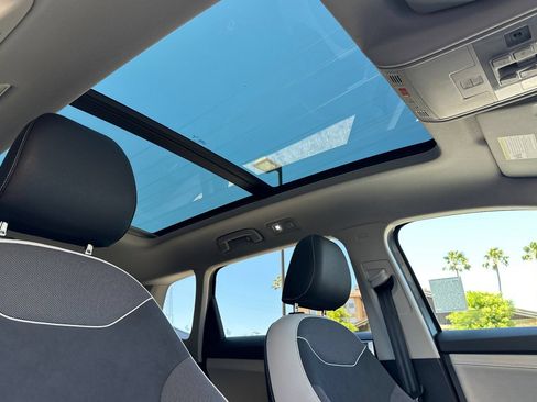 Certified 2026 Volkswagen Taos SE w/ Panoramic Sunroof Package AWD/4WD image 17