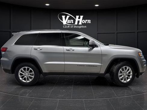 Used 2021 Jeep Grand Cherokee Laredo image 2