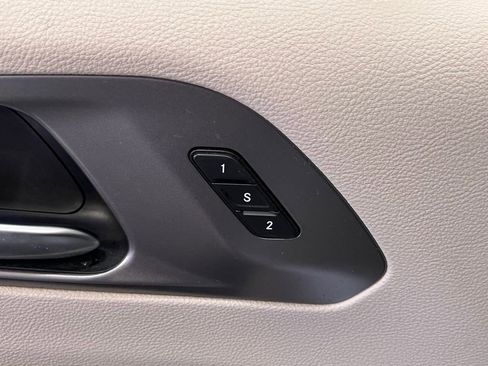 Used 2022 Chrysler Pacifica Touring-L image 33