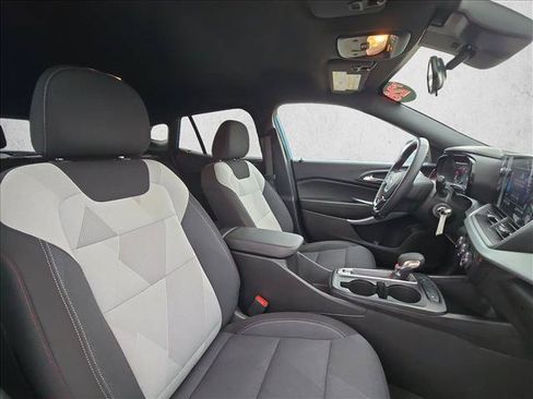 Used 2026 Chevrolet Trax RS FWD image 18