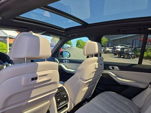 Used 2022 BMW X5 xDrive40i w/ M Sport Package AWD/4WD image 16