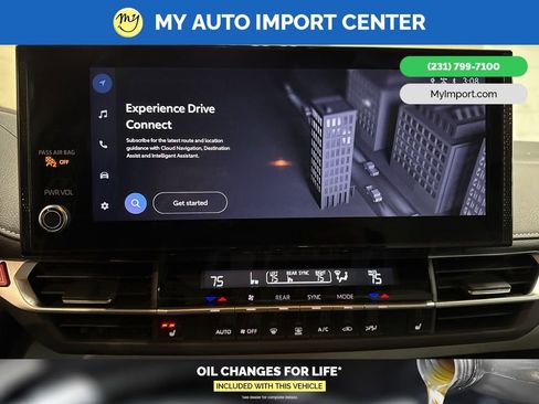 Used 2025 Toyota Sienna XSE image 21