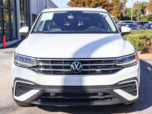 Used 2024 Volkswagen Tiguan SE w/ Panoramic Sunroof Package FWD image 12