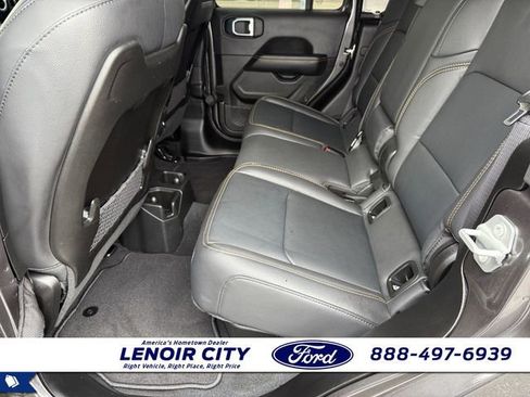 Used 2025 Jeep Gladiator Sport w/ Premium Package image 11