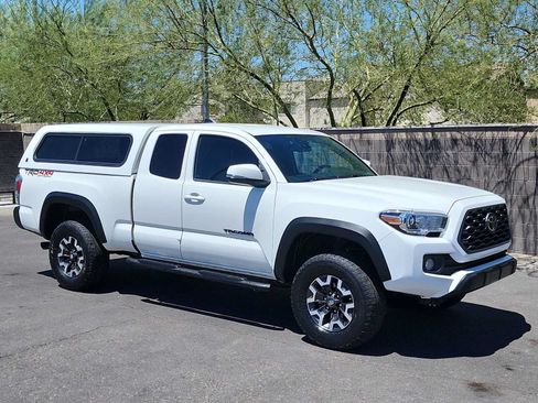 Used 2021 Toyota Tacoma TRD Off-Road w/ Technology Package AWD/4WD image 2