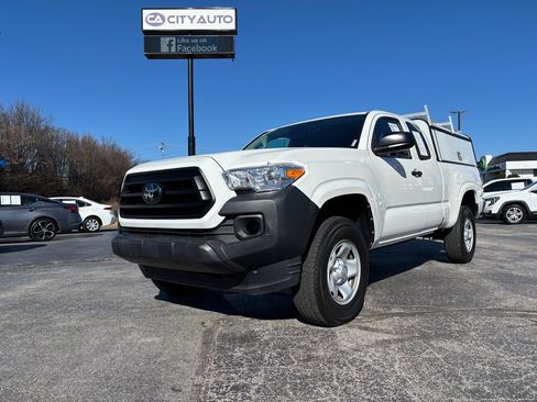 Used 2022 Toyota Tacoma SR image 7