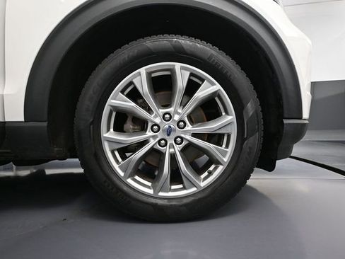 Used 2020 Ford Explorer XLT w/ Equipment Group 202A image 16